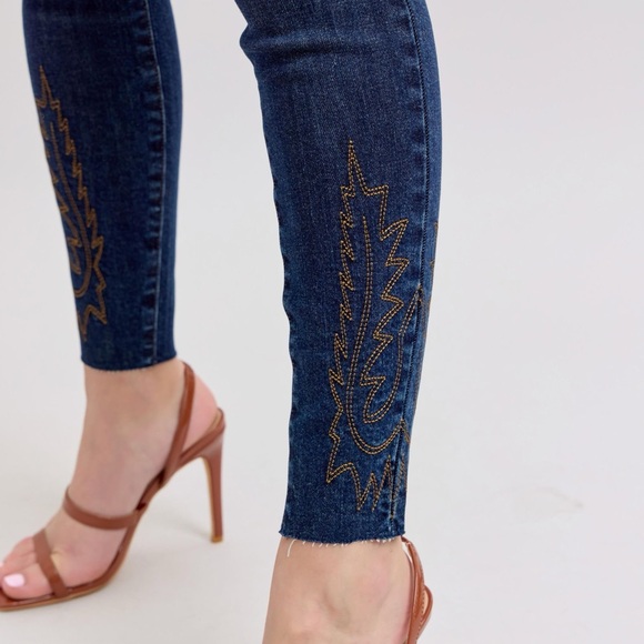 Judy Blue Full Size Embroidered High Rise Skinny Jeans Plus Size - Picture 6 of 6